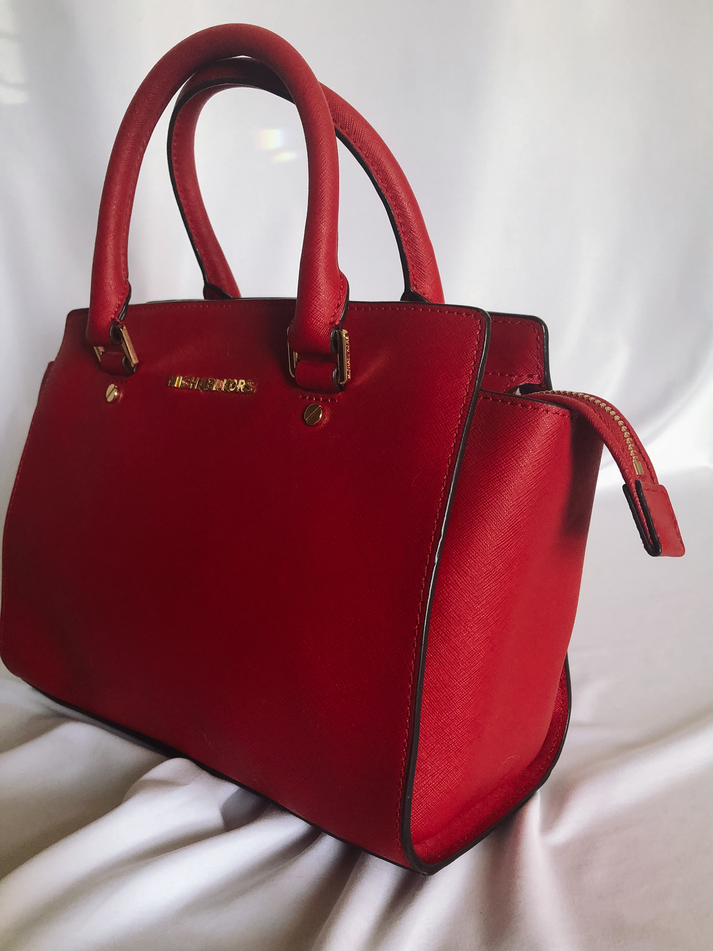 Red Michael Kors Bag, Women's Fashion, Bags & Wallets, Cross-body Bags on  Carousell