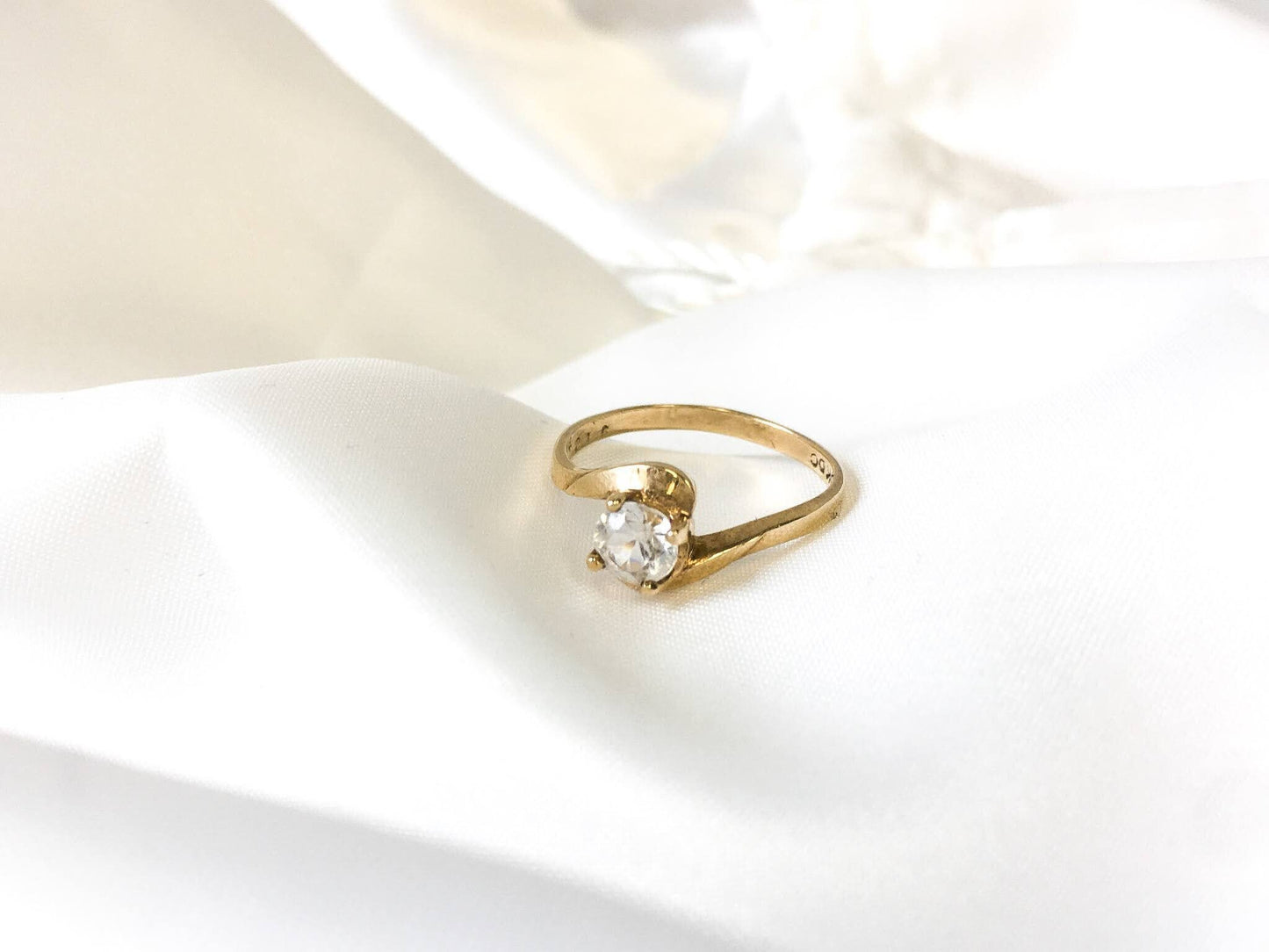 Vintage 10k DC Quartz Solitaire Wedding or Engagement Ring, Beautiful Gold Ring, Size 6.75