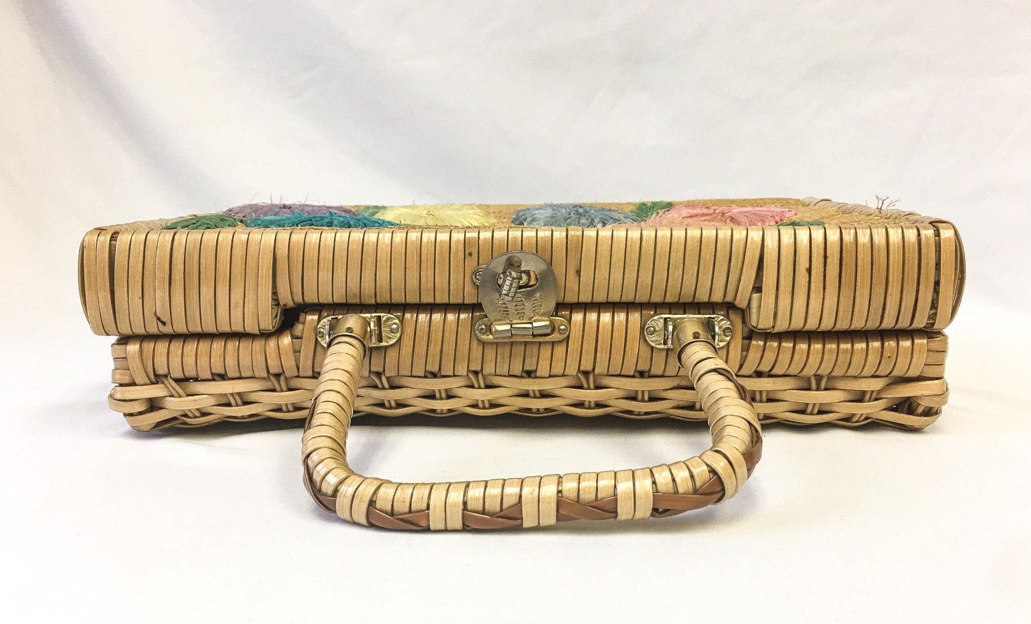 Vintage 1960s peace dove novelty handbag / 60s mod hippie gold store raffia purse w/ faux tortoise lucite handle