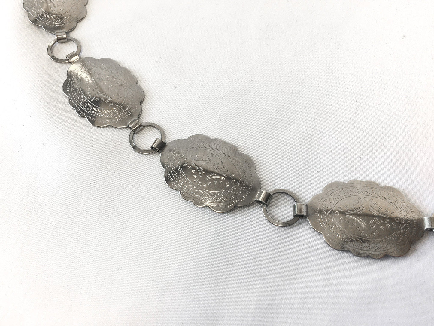 Vintage 60s/70s Silver Toned Concho Chain Link Belt with Engraving Detail, Vintage Boho Style Belt