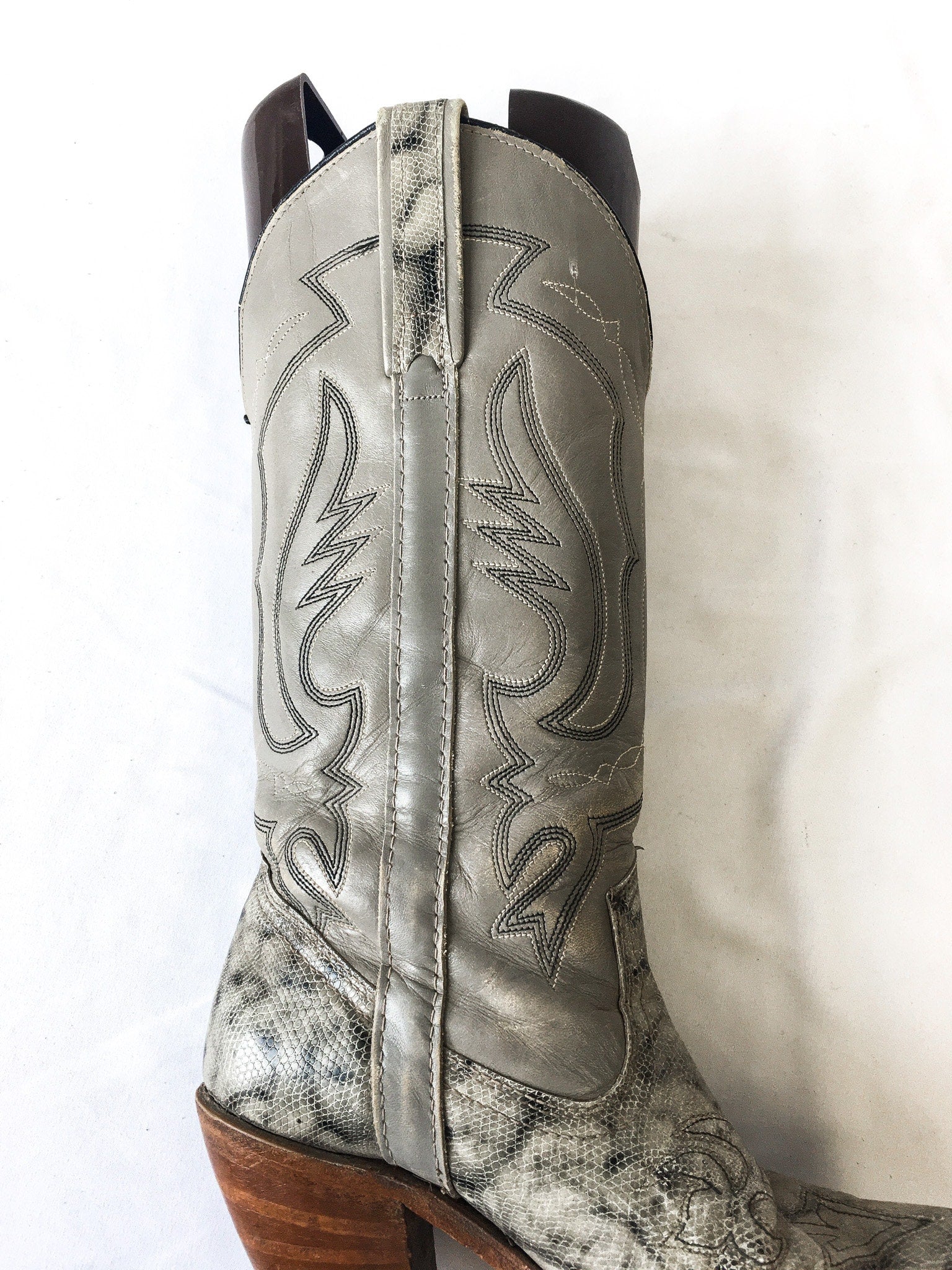 Vintage 70s Miss Capezio Grey Leather and Snake Embroidered Stacked He Shop Dakota Ranch