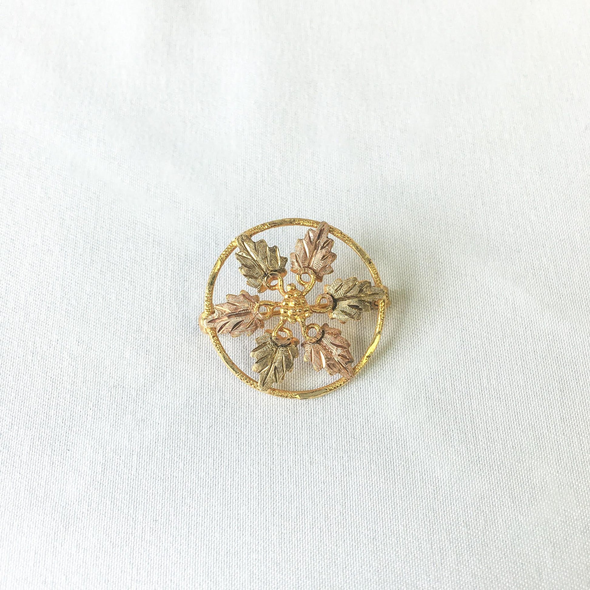 Vintage 10K Black Hills Gold Round Floral Pin/Brooch