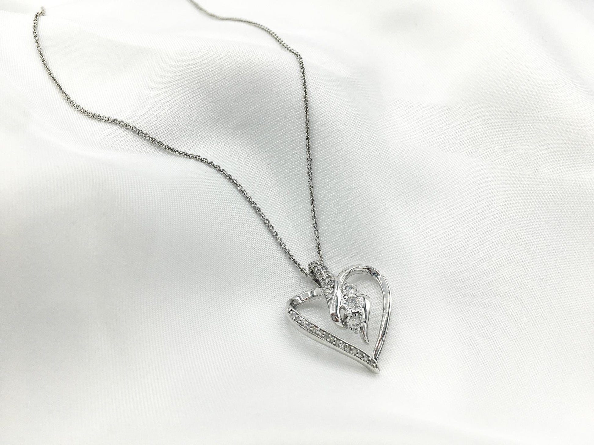 925 Genuine Diamond Heart Pendant with Karizia Spa 925 Chain Necklace