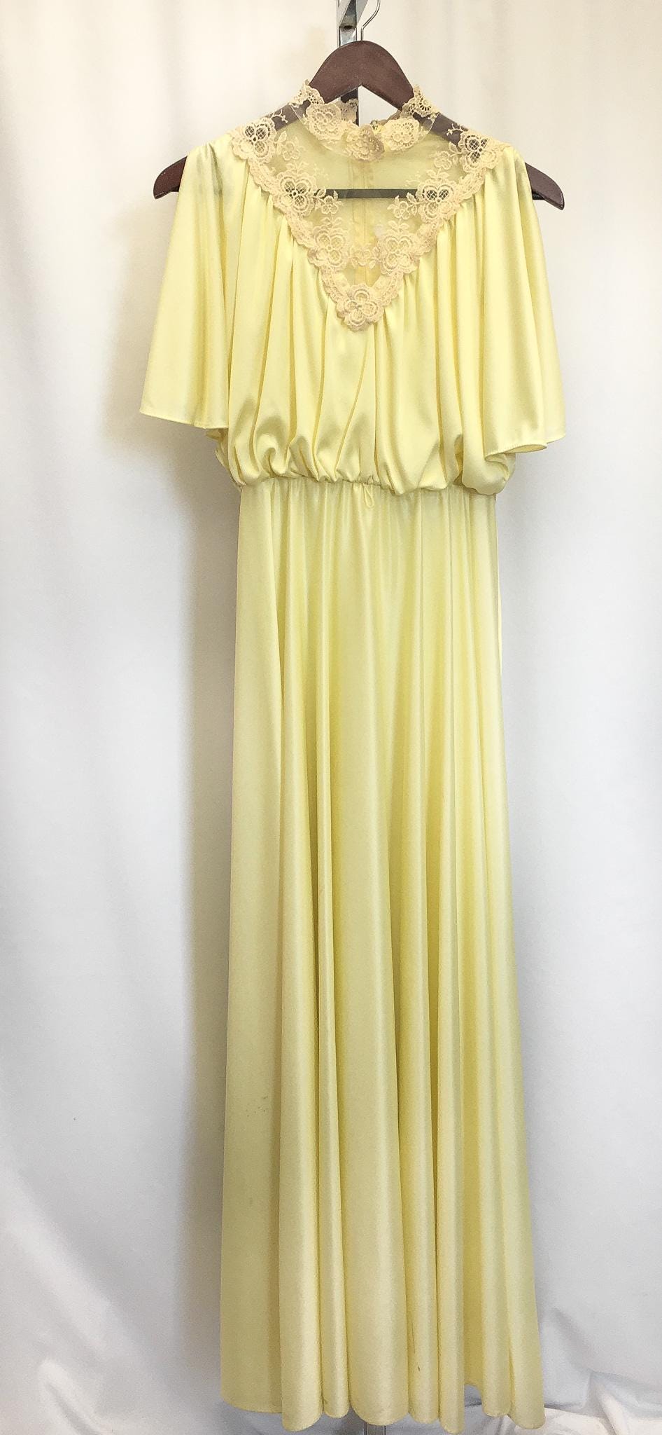 Vintage 70s Pale Yellow Split Short Sleeve Dress with Lace Detail, Vintage Sz. 11-12