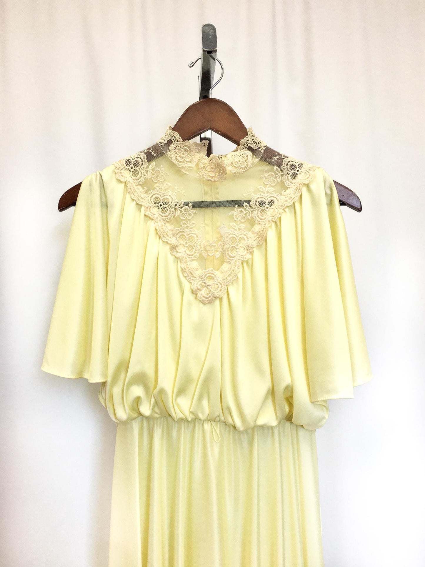 Vintage 70s Pale Yellow Split Short Sleeve Dress with Lace Detail, Vintage Sz. 11-12