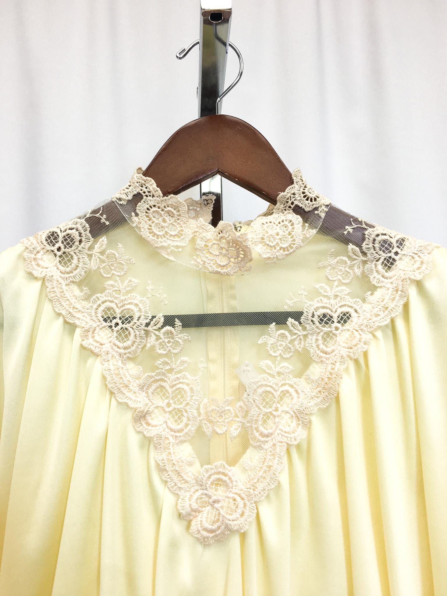 Vintage 70s Pale Yellow Split Short Sleeve Dress with Lace Detail, Vintage Sz. 11-12