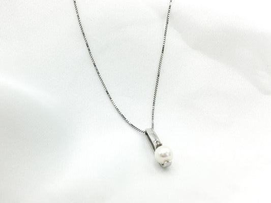 10K White Gold and Pearl and Genuine Diamond Necklace, 18" 10K Box Chain