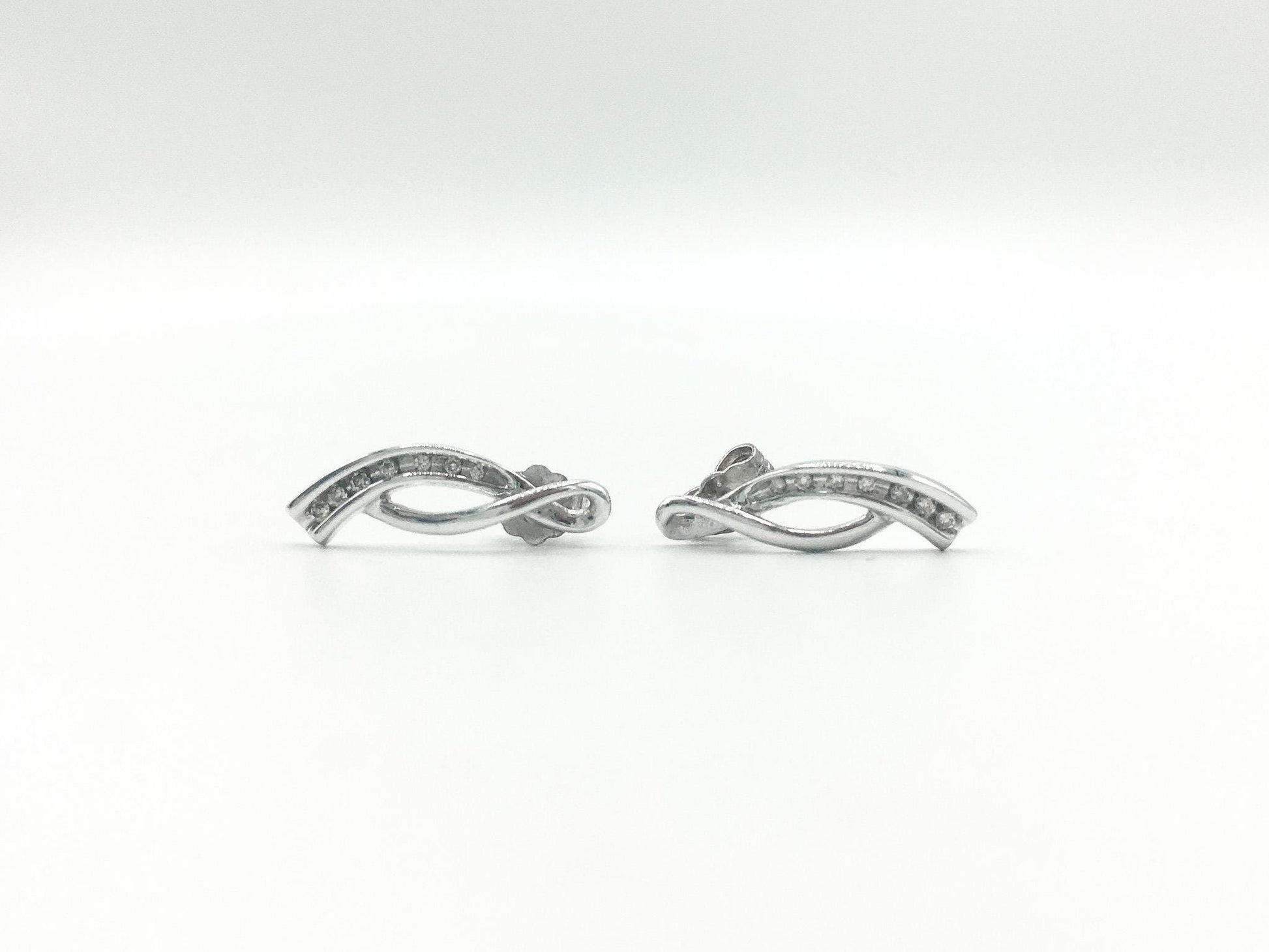 10K White Gold Diamond Chip Twist Stud Earrings