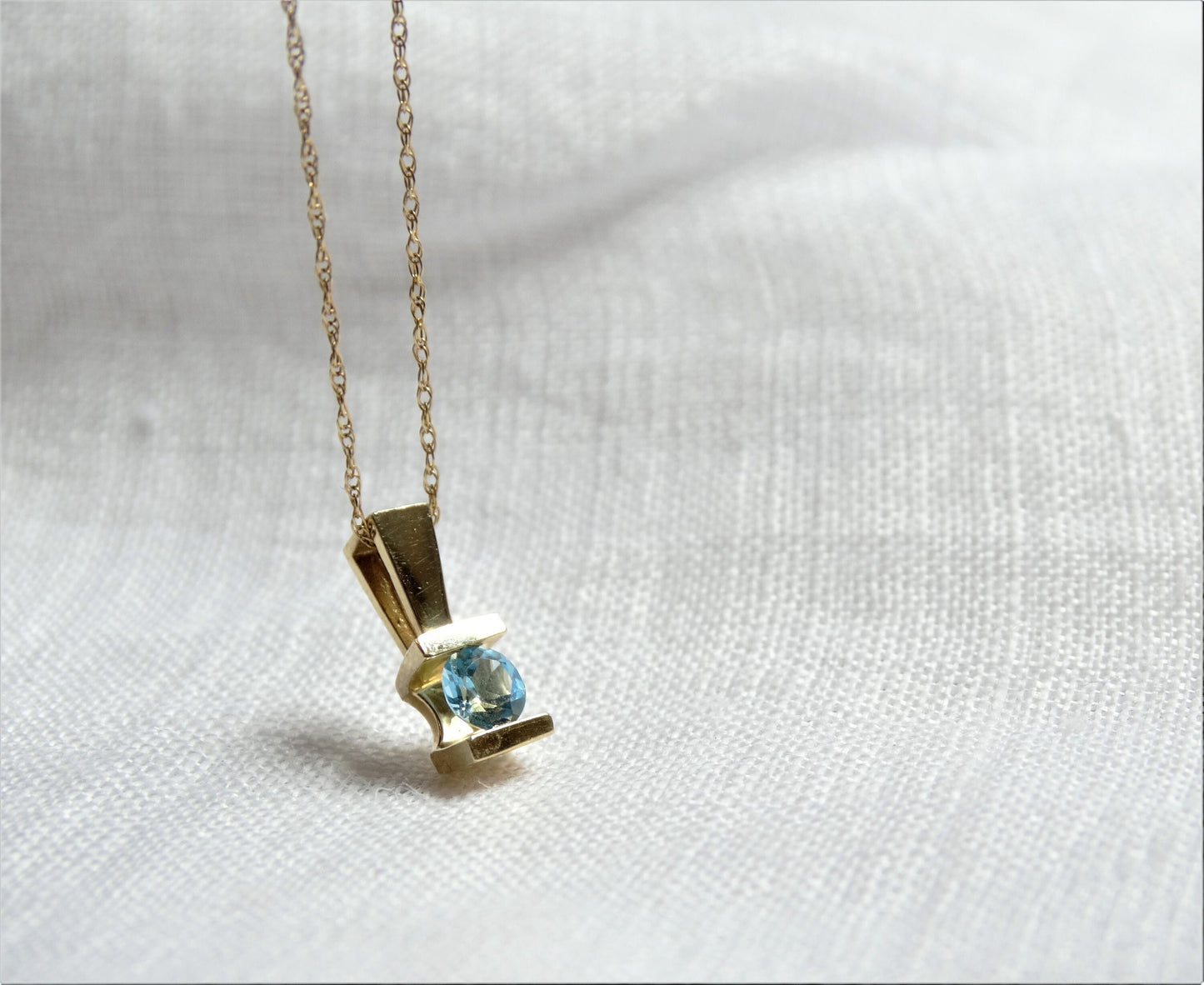 Estate Midmod Blue Topaz 10K Gold Pendant Necklace, Everyday Layer Jewelry