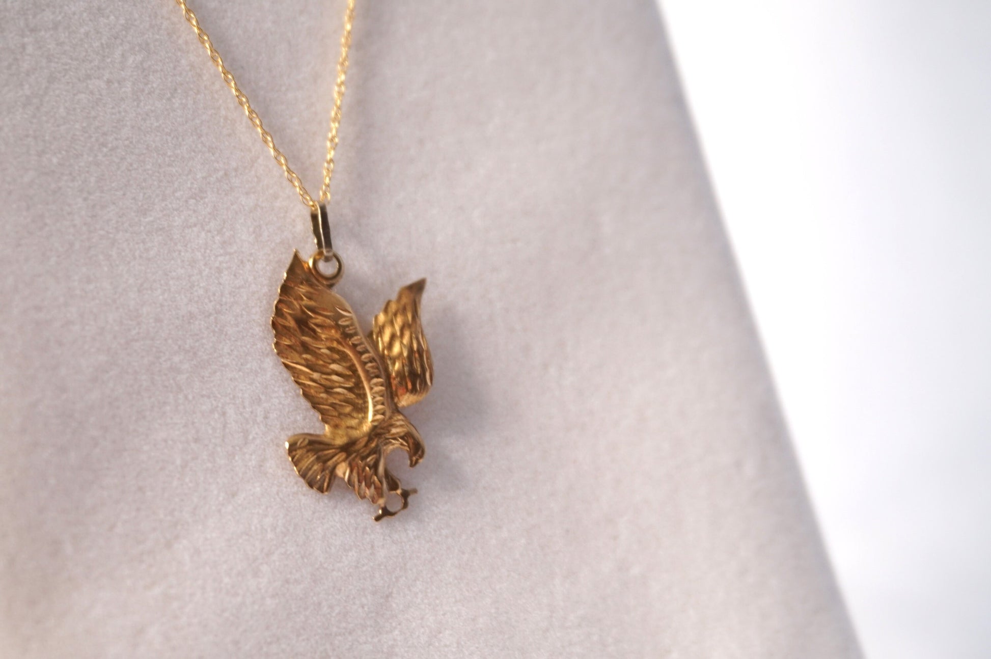 14K Gold Diamond Cut Eagle Pendant Chain Necklace, Estate Jewelry