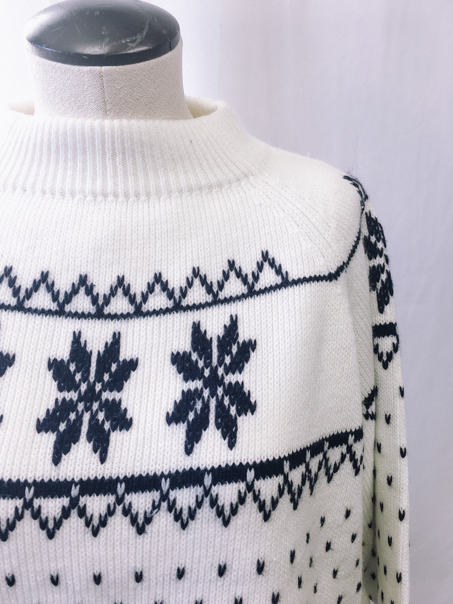 Vintage 70s JCPenney White Snowflakes Fair Isle Knit Sweater, 1970s Winter Pullover Crewneck Sweater, Sz. XL