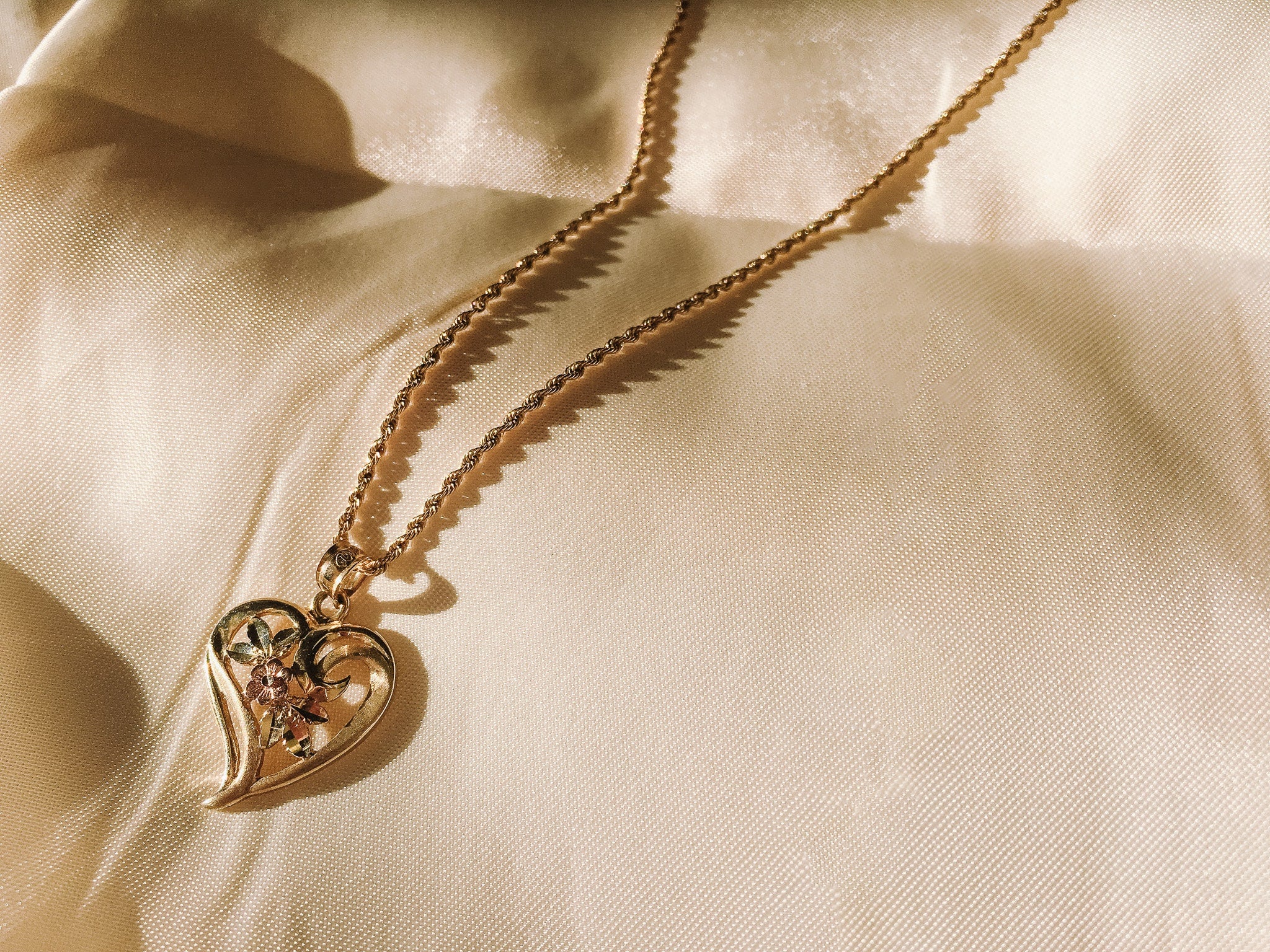 Vintage 2024 14K gold heart pendant & necklace